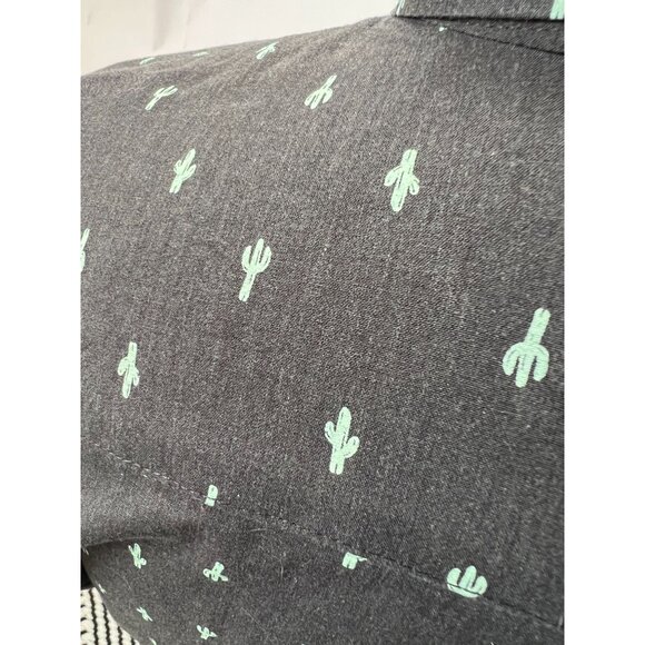 Mens Old Navy Gray Classic Fit Short-Sleeve Button-Up Shirt With Green Cactus Pr - Picture 4 of 16